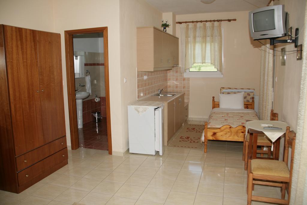 Elanthi Hostel كاستوريا الغرفة الصورة