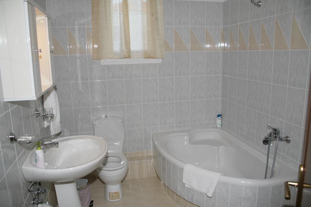 Elanthi Hostel كاستوريا المظهر الخارجي الصورة